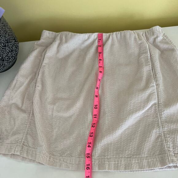 American Eagle Cream Corduroy Ribbed Cream Mini Skirt Size Large Preppy Y2K - Picture 4 of 5